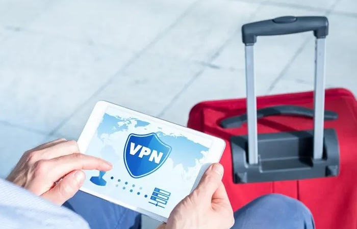 How does a VPN work?