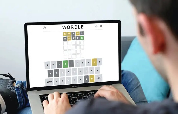 Where to play wordle?